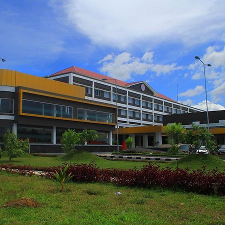 Sutanraja Hotel Kotamobagu Buitenkant foto