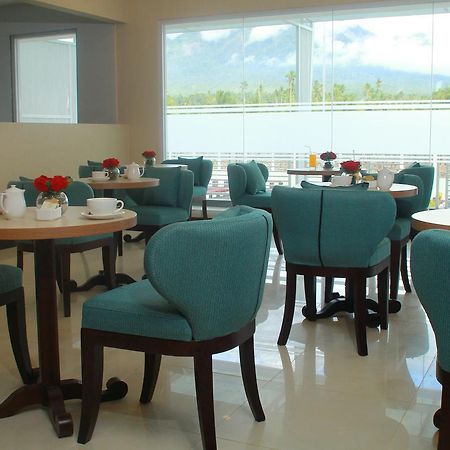 Sutanraja Hotel Kotamobagu Buitenkant foto
