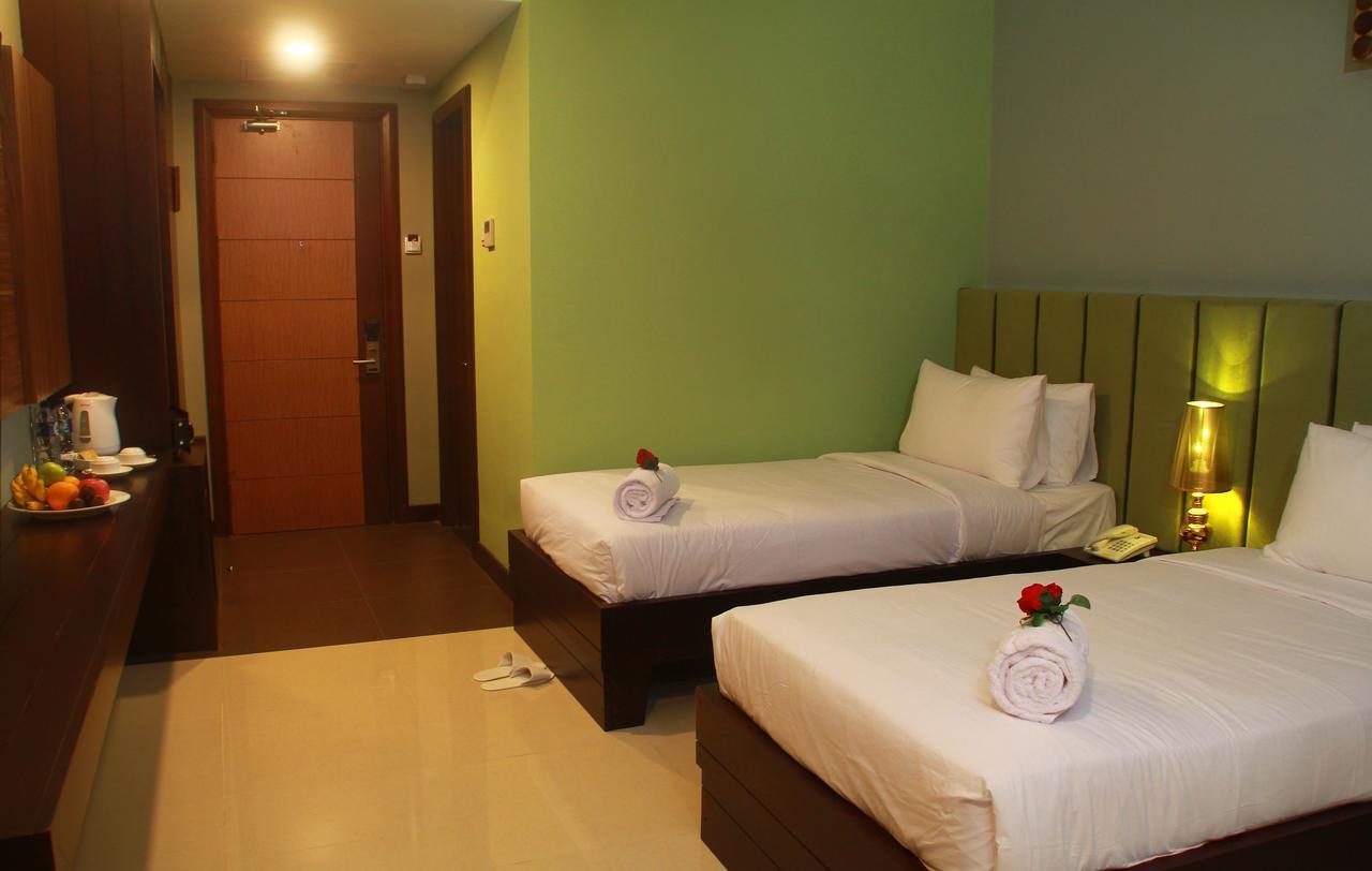 Sutanraja Hotel Kotamobagu Buitenkant foto