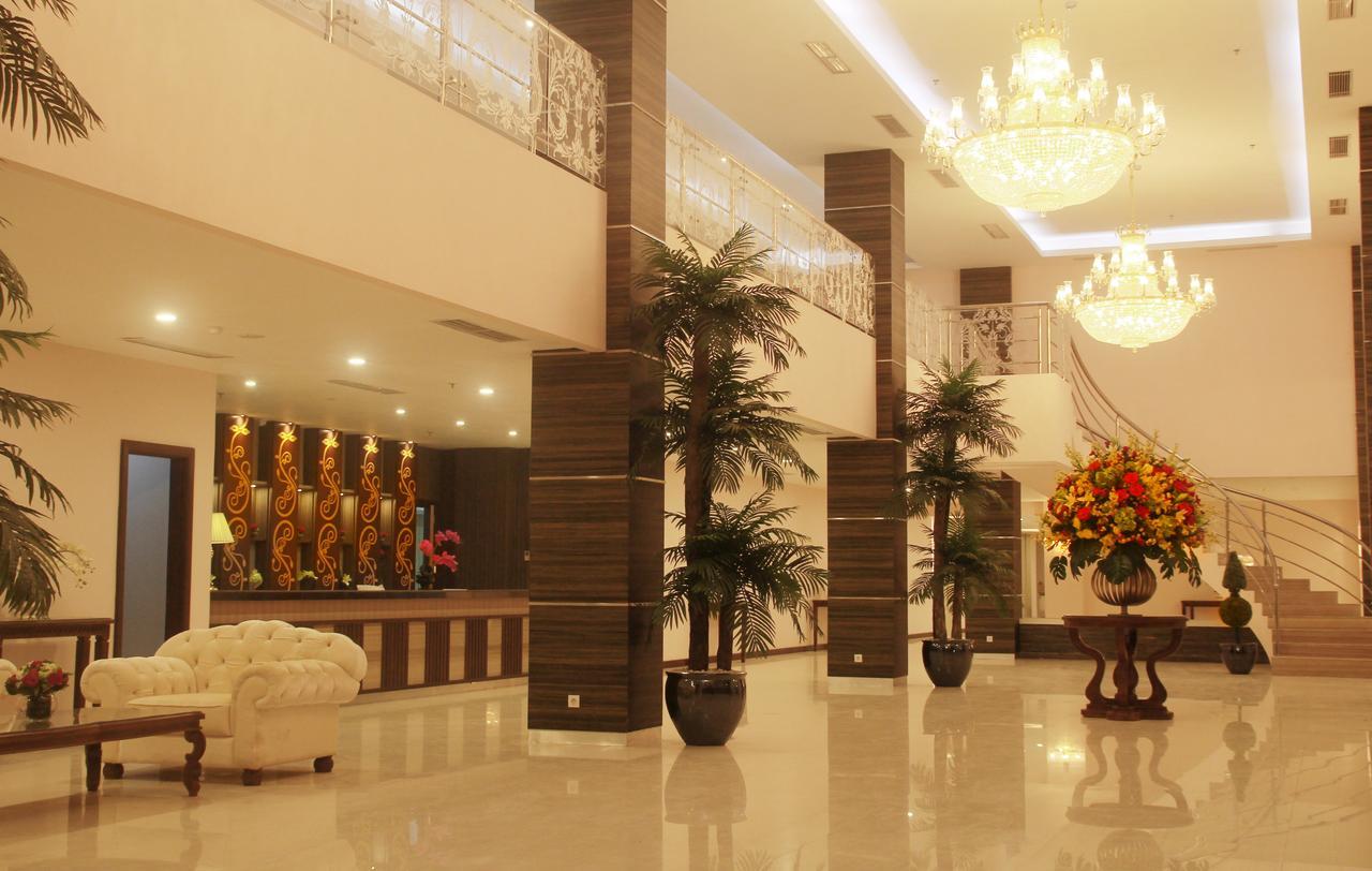 Sutanraja Hotel Kotamobagu Buitenkant foto
