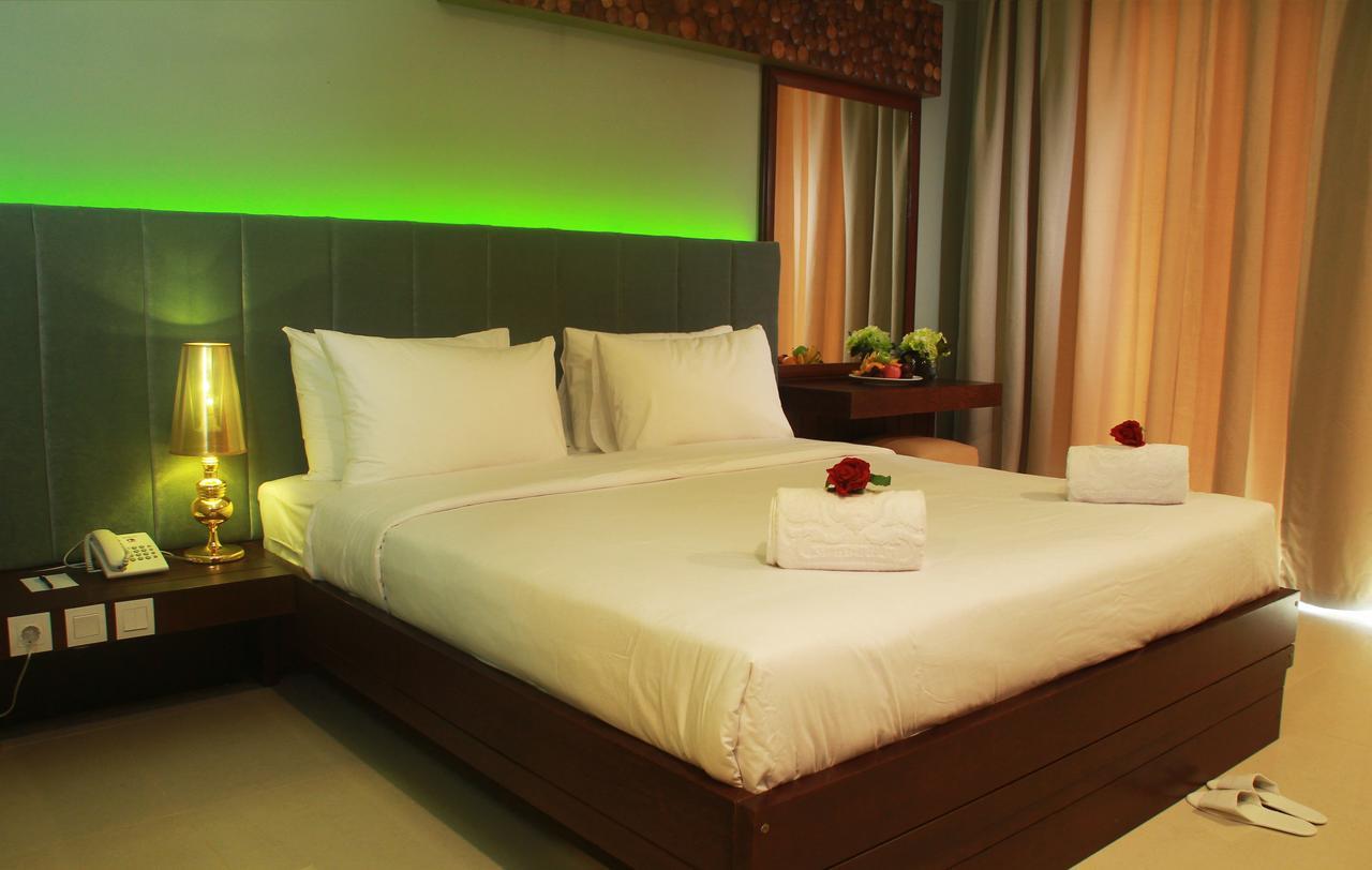 Sutanraja Hotel Kotamobagu Buitenkant foto
