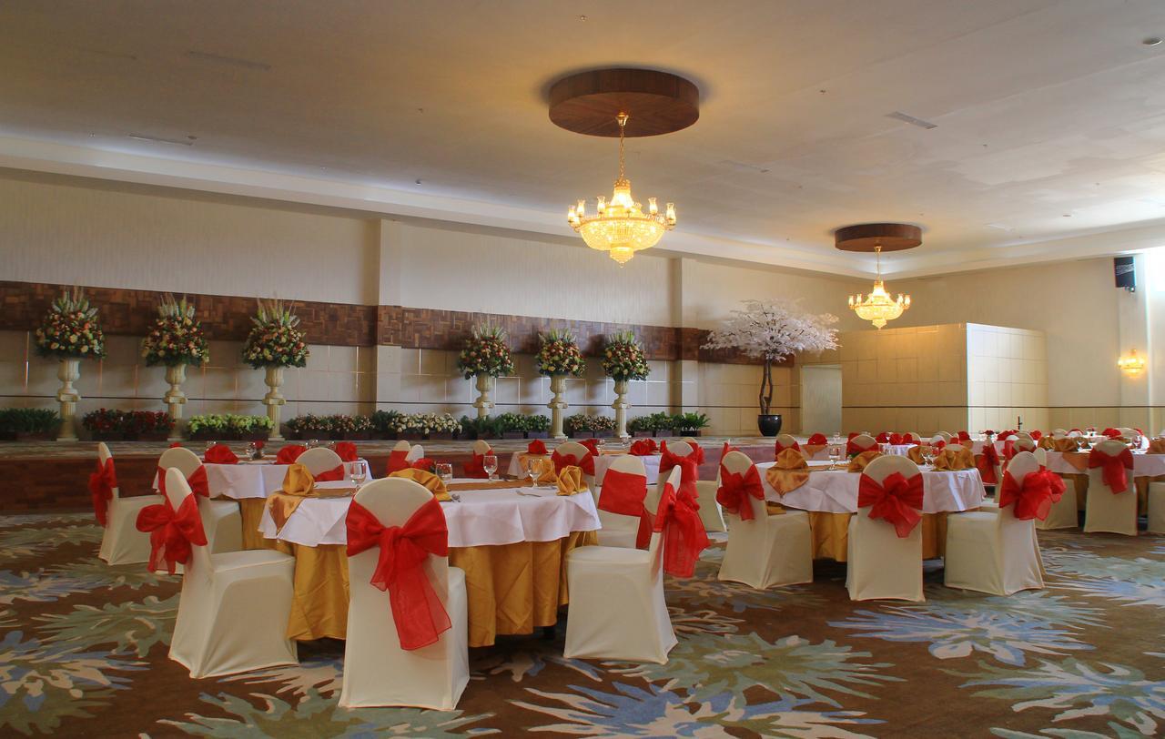 Sutanraja Hotel Kotamobagu Buitenkant foto